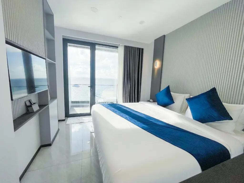 iCom Blue Sea View — Deluxe Double Room with Balcony & Sea View