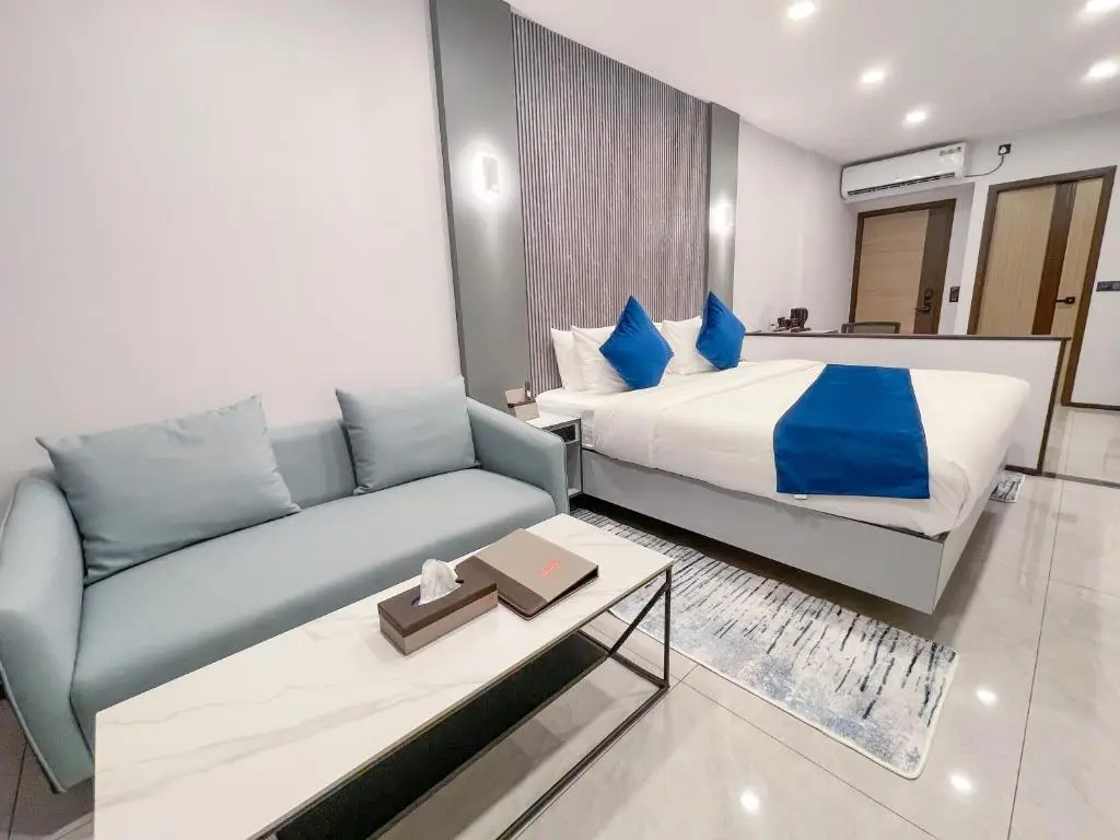 iCom Blue Sea View — Premium Double King Room
