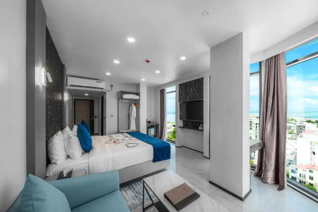 iCom Blue Sea View — Premium Deluxe Honeymoon Suite with Jacuzzi