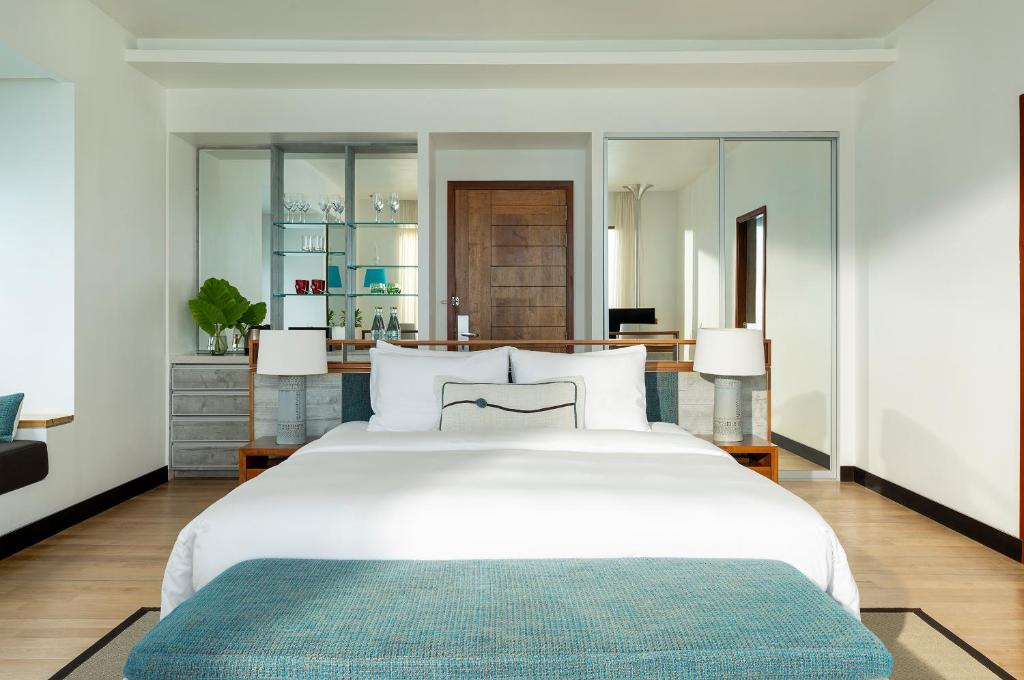 Niva Dhigali Maldives — Water Villa