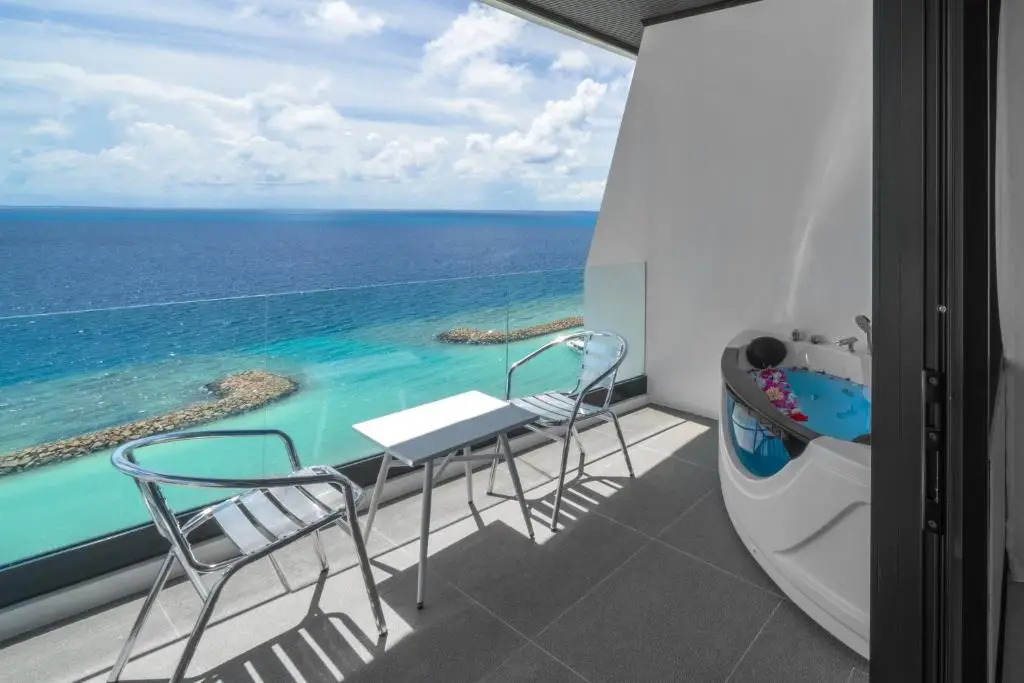 iCom Blue Sea View — Premium Deluxe Honeymoon Suite with Jacuzzi