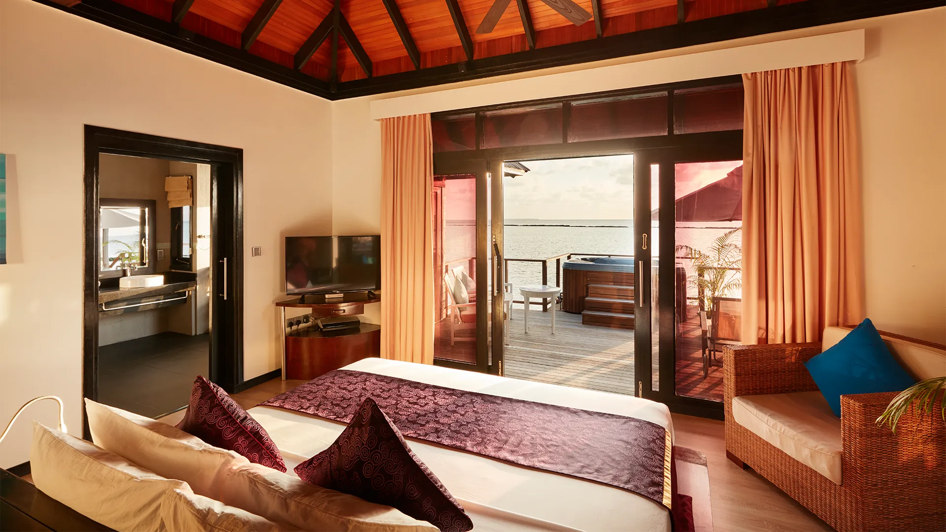 Sun Siyam Iru Fushi — Horizon Water Villa