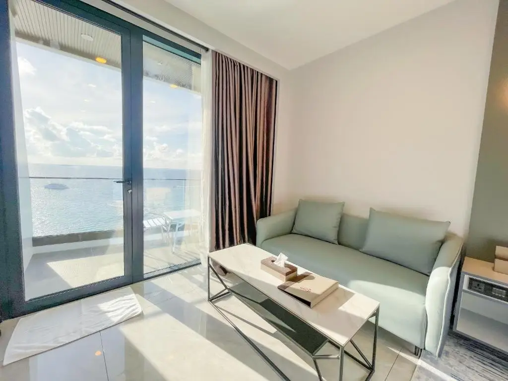 iCom Blue Sea View — Premium Double King Room