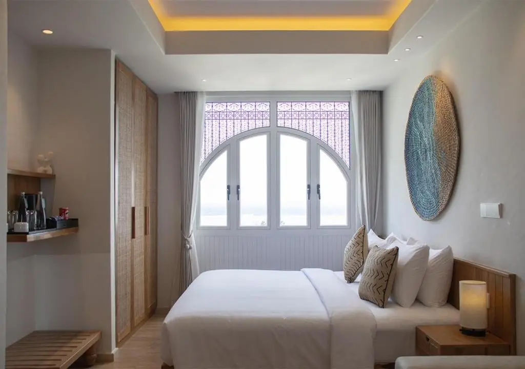 Stone Hotels Dhiffushi — Deluxe Family Room