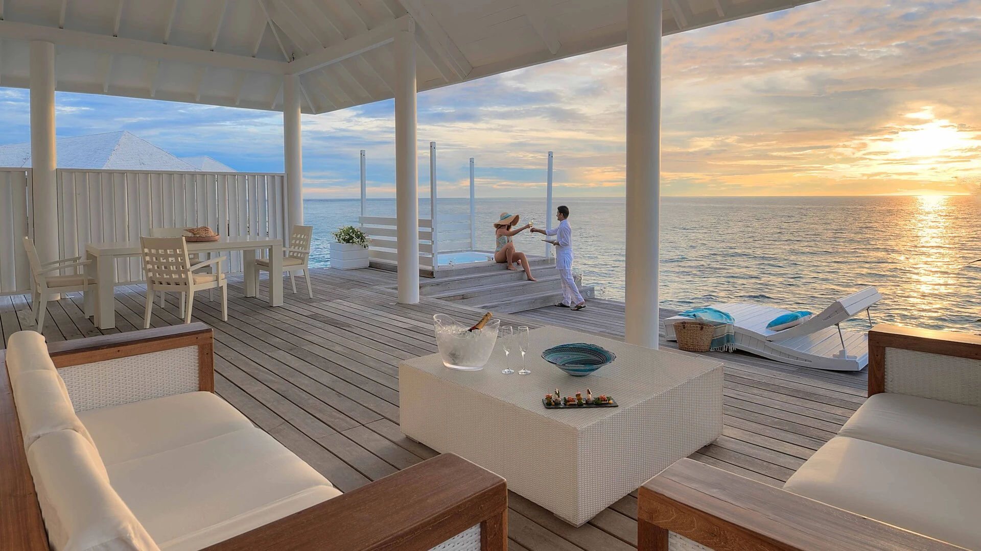 Diamonds Thudufushi Maldives Resort & Spa — Jacuzzi Water Villa