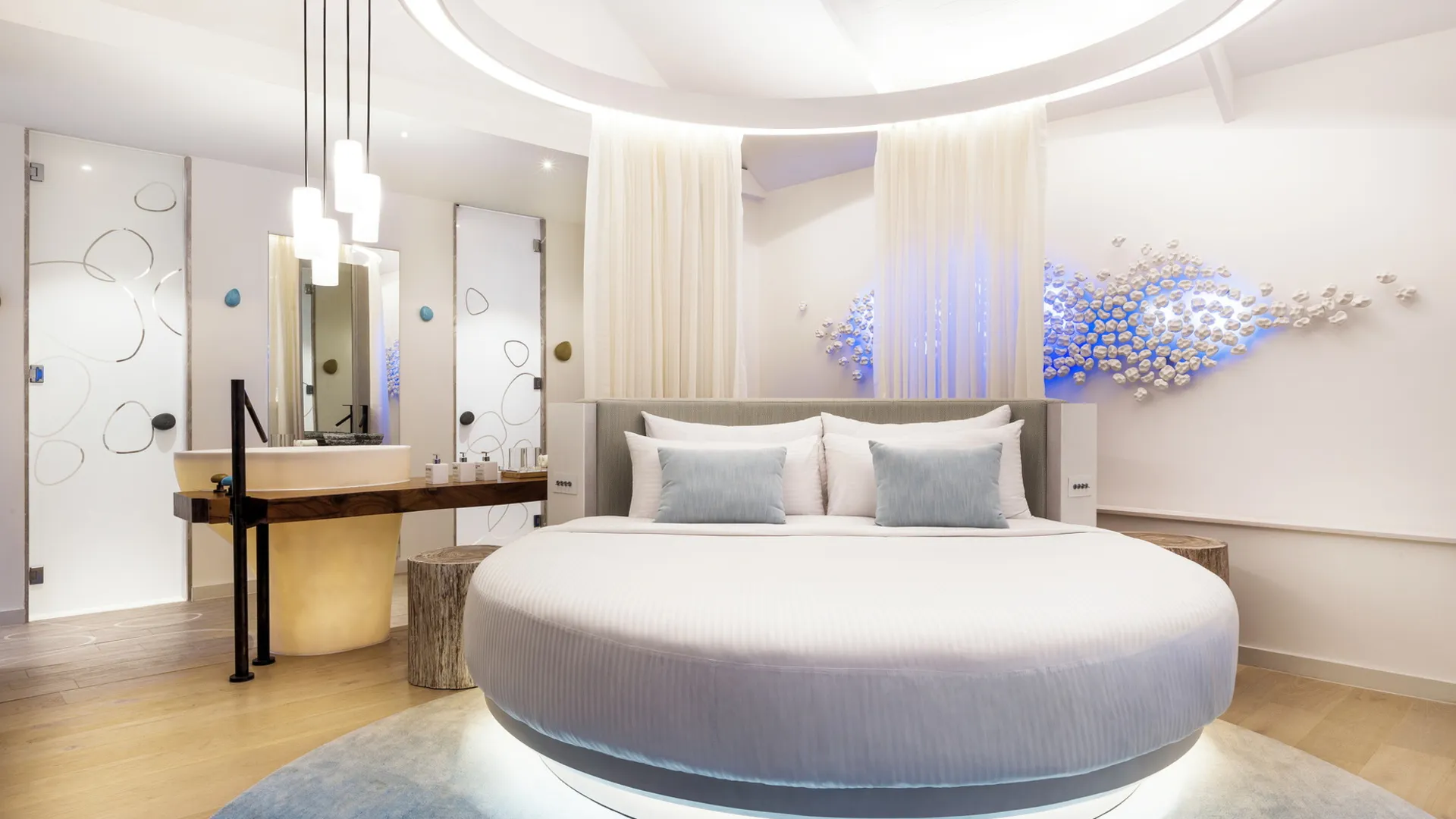 LUX* South Ari Atoll  — Temptation Pool Water Villa