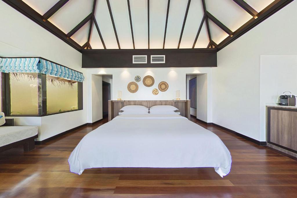 Sheraton Maldives Full Moon Resort & Spa — Ocean Pool Villa
