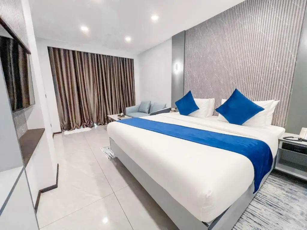 iCom Blue Sea View — Deluxe Double King Room