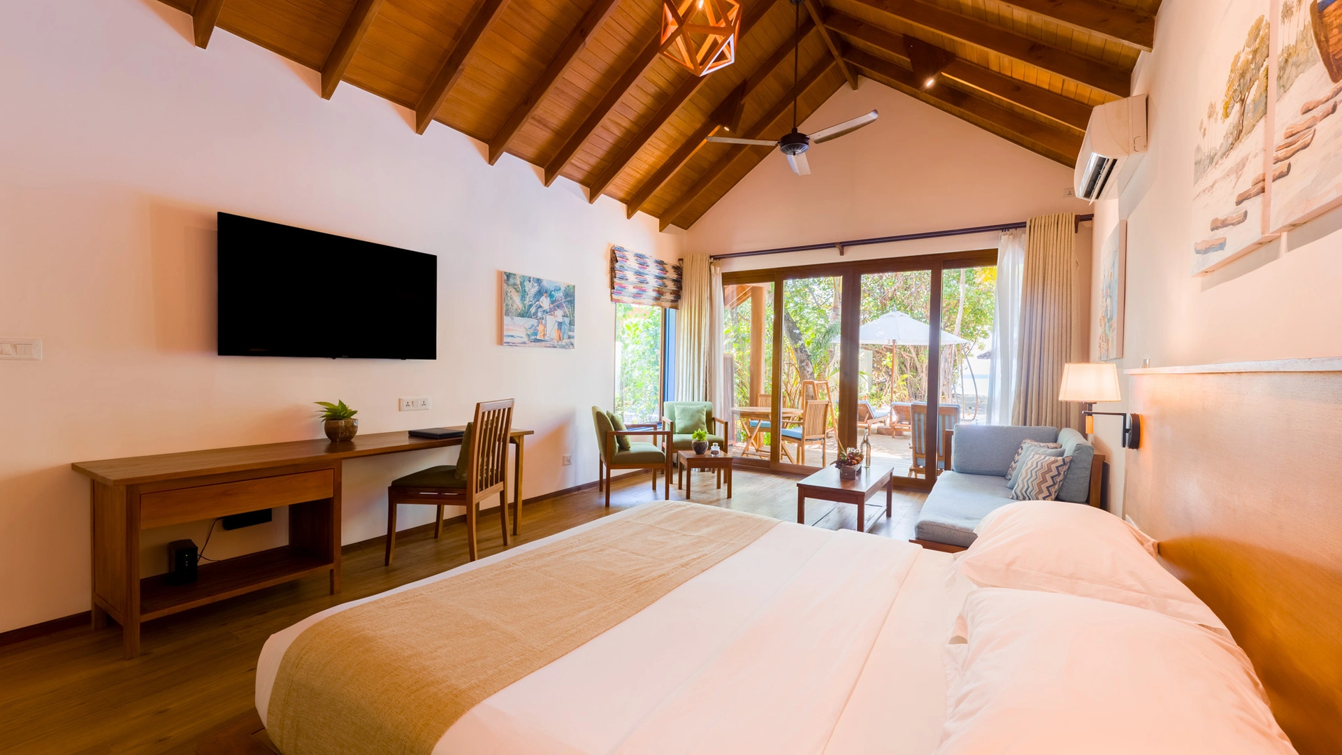 Reethi Faru Resort — Deluxe Beach Pool Villa
