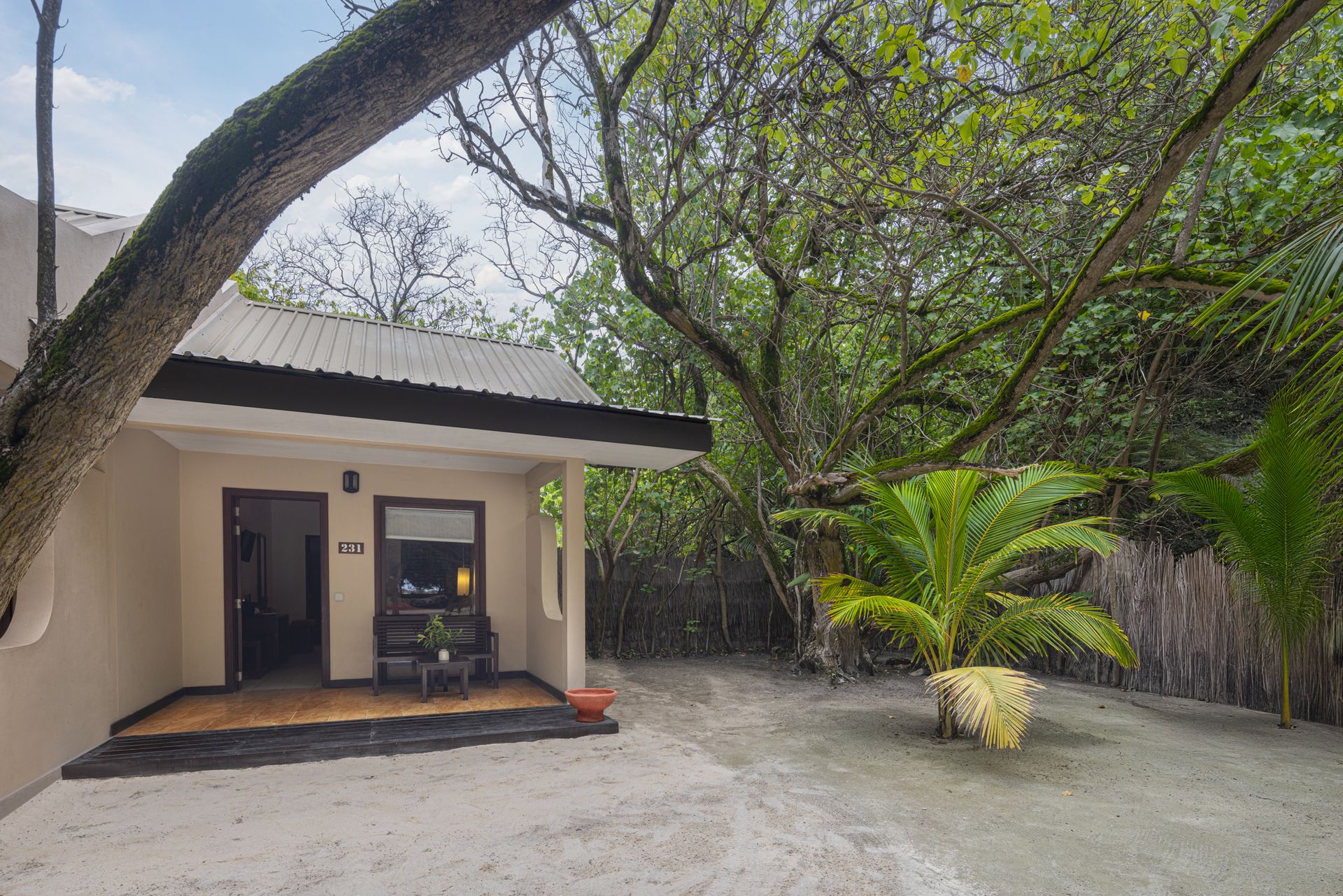 Adaaran Select Hudhuran Fushi — Lohis Villa
