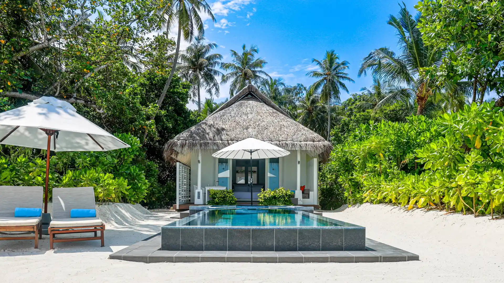 LUX* South Ari Atoll  — Beachfront Infinity Pool Villa