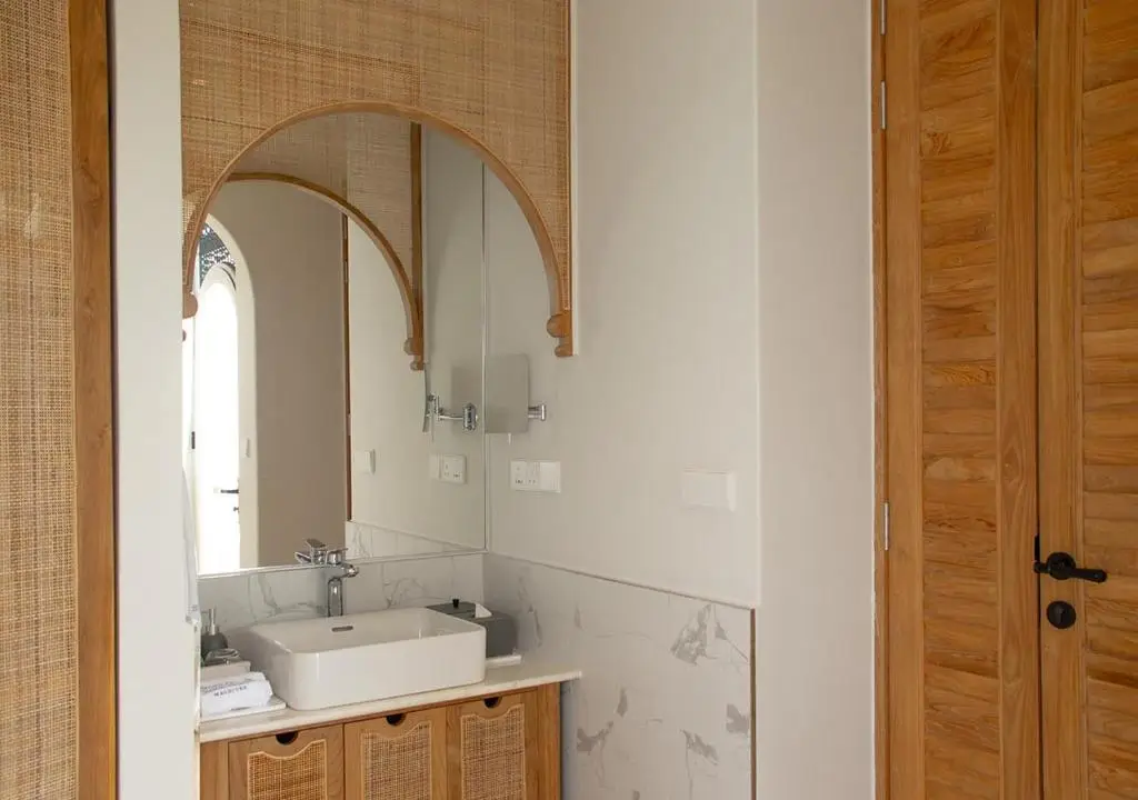 Stone Hotels Dhiffushi — Deluxe Infinity Sea View Room