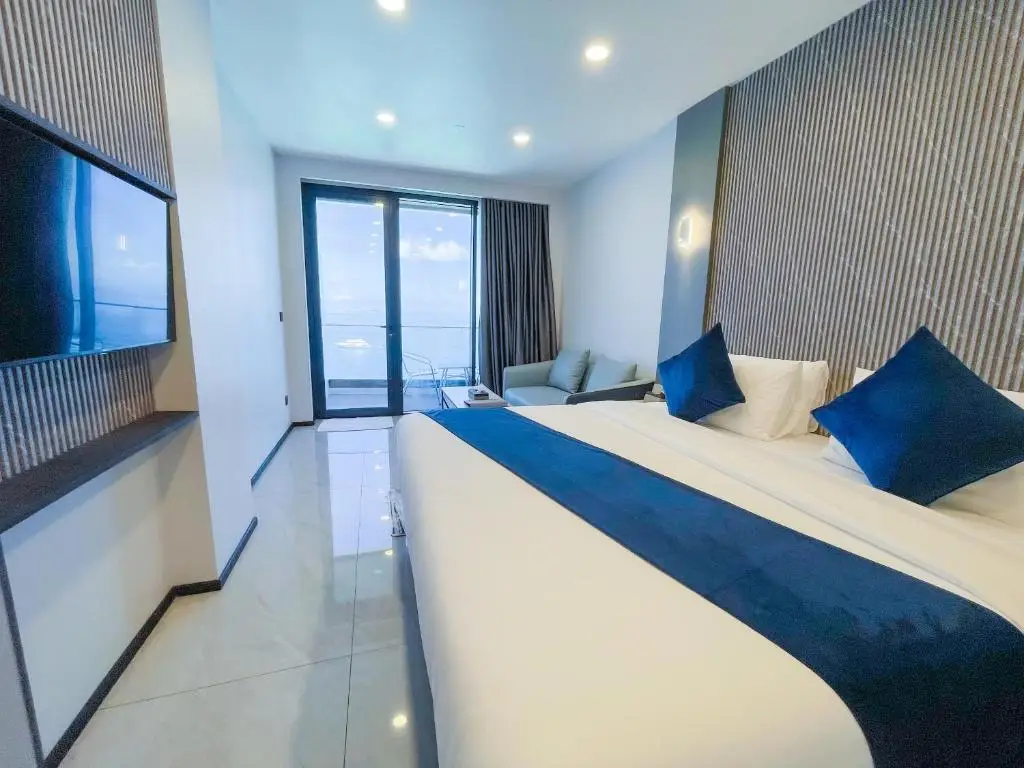 iCom Blue Sea View — Deluxe Double King Room