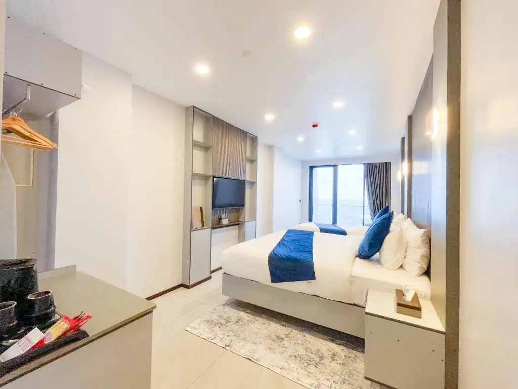 iCom Blue Sea View — Super Deluxe Tripe Room with Balcony & Sea View