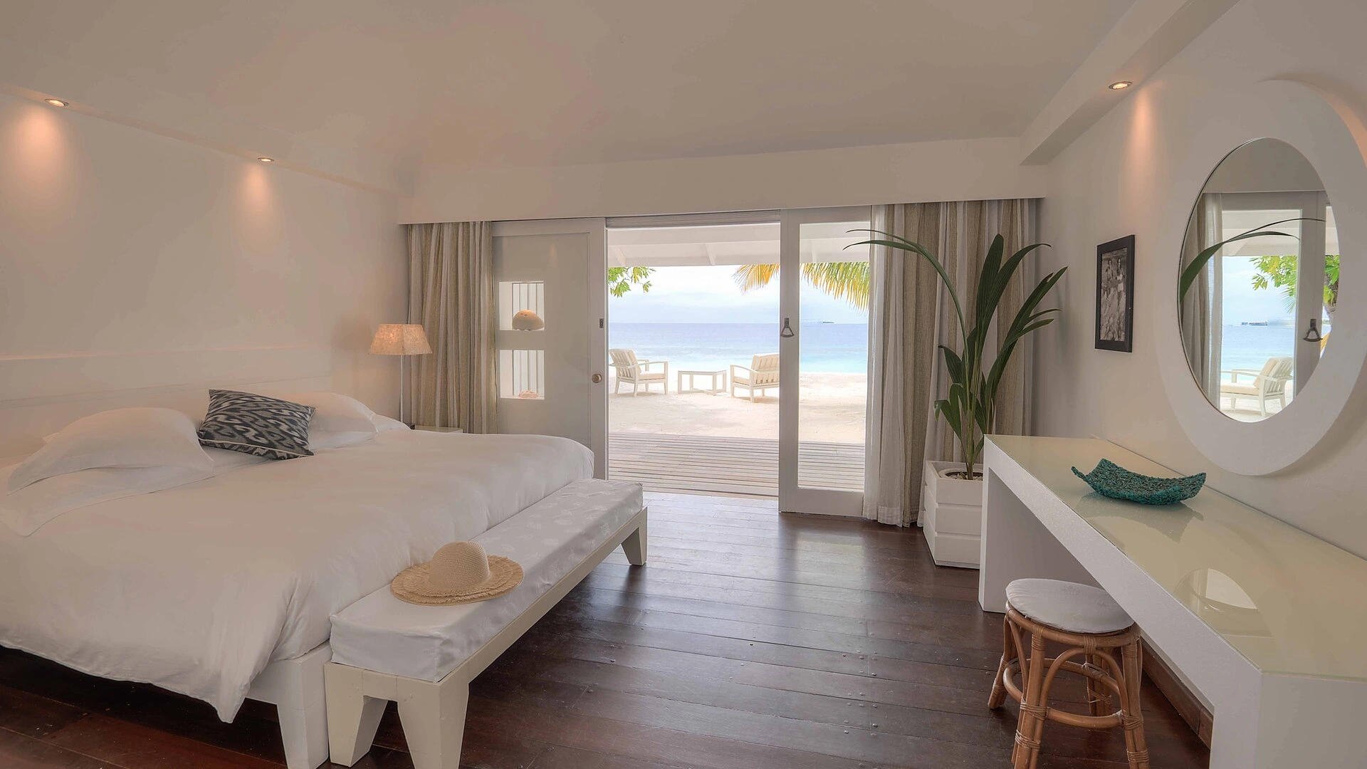 Diamonds Thudufushi Maldives Resort & Spa — Beach Front Villas