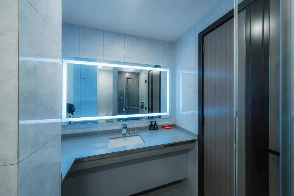 iCom Blue Sea View — Super Deluxe Tripe Room with Balcony & Sea View