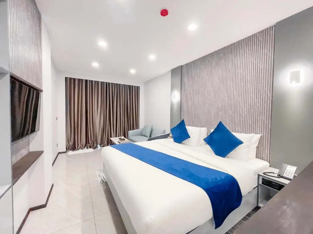 iCom Blue Sea View — Deluxe Double King Room