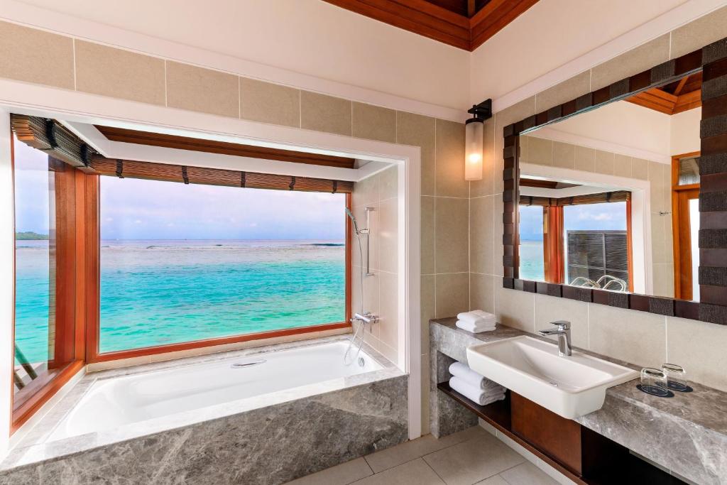 Sheraton Maldives Full Moon Resort & Spa — photo 2
