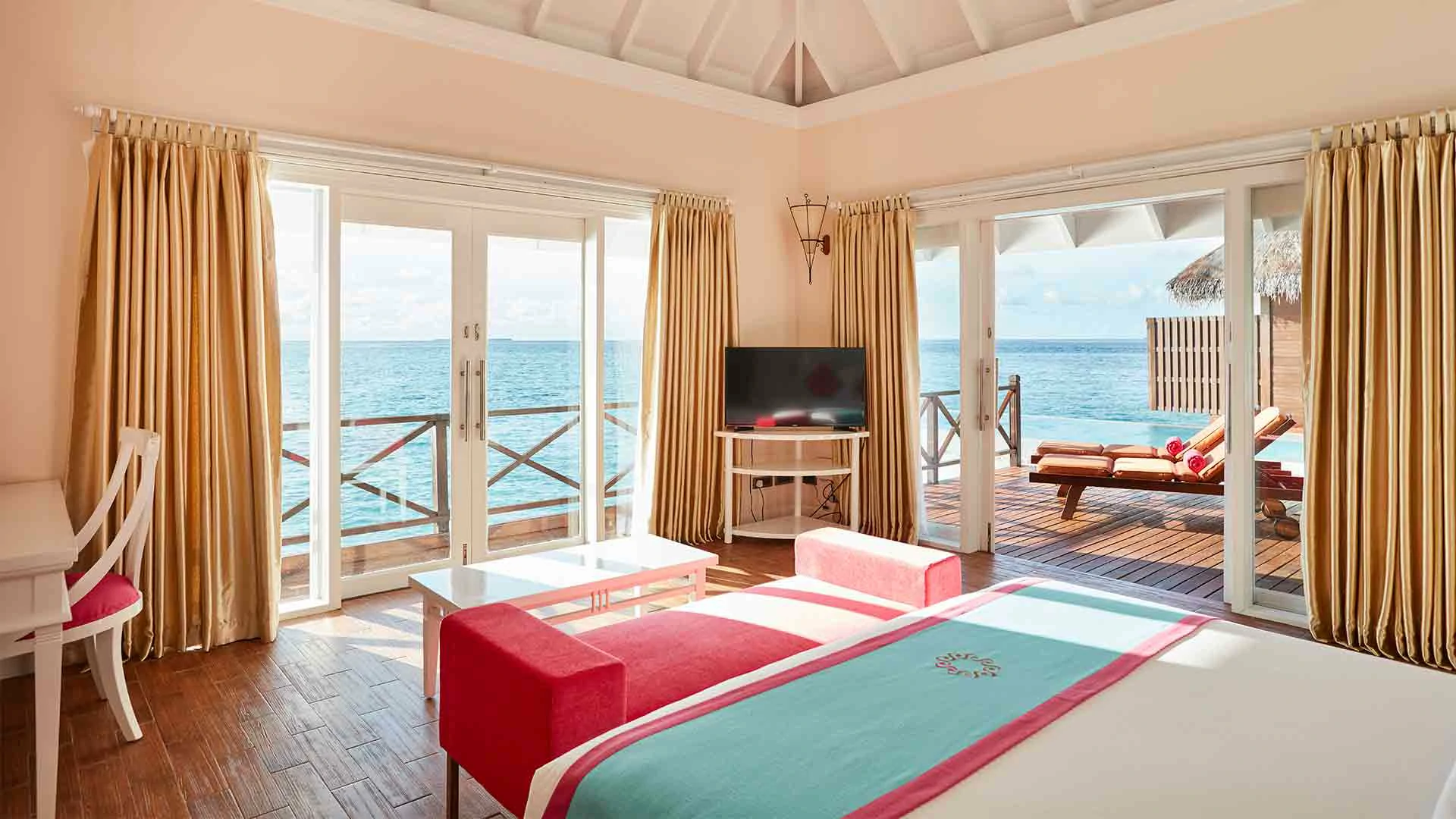 Sun Siyam Vilu Reef  — Grand water Villa with Pool