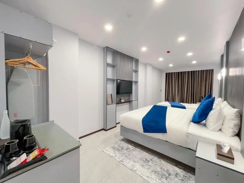 iCom Blue Sea View — Super Deluxe Tripe Room with Balcony & Sea View