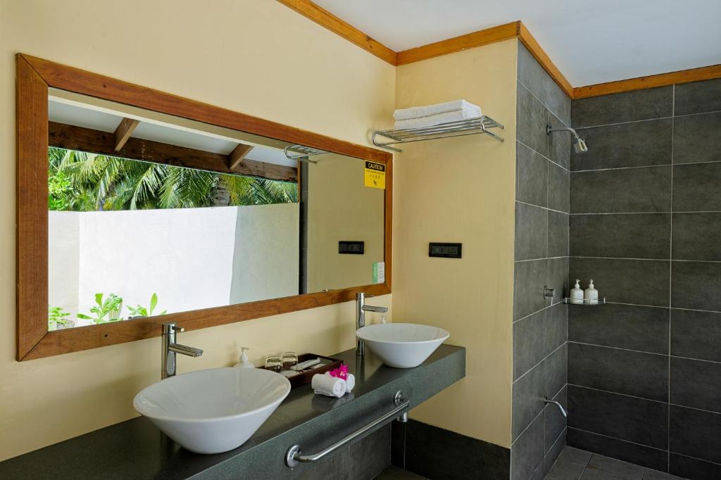 Canareef Resort Maldives — photo 1