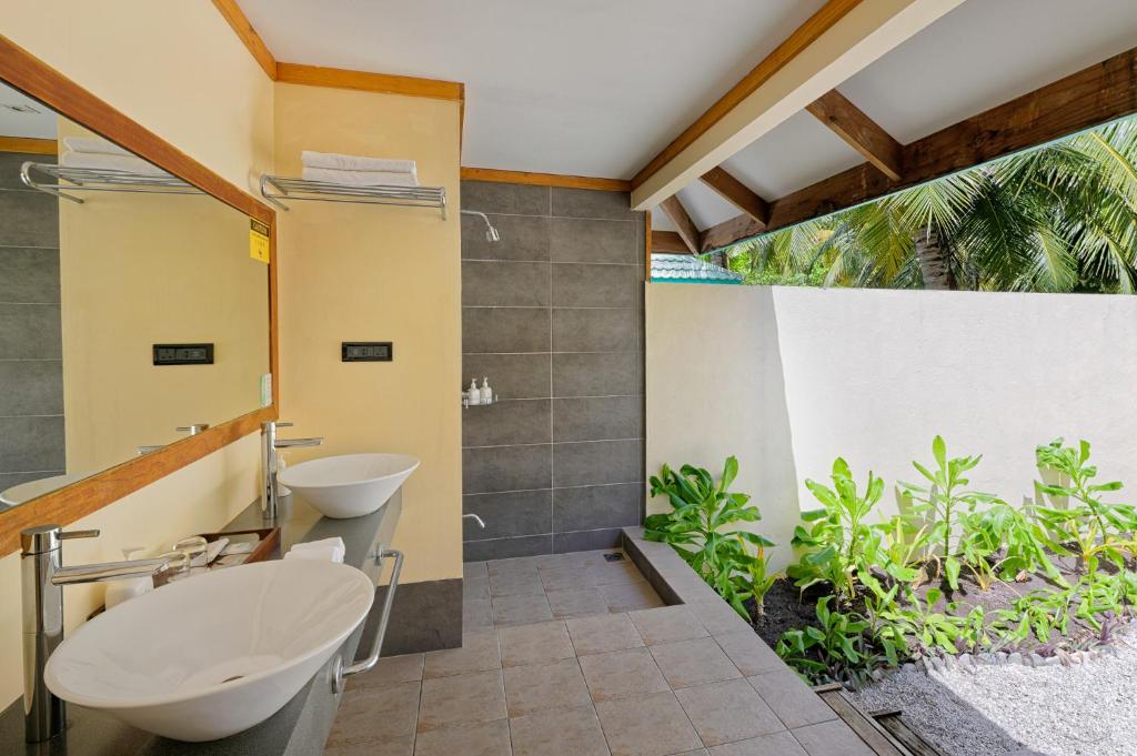 Canareef Resort Maldives — Sunrise Villa