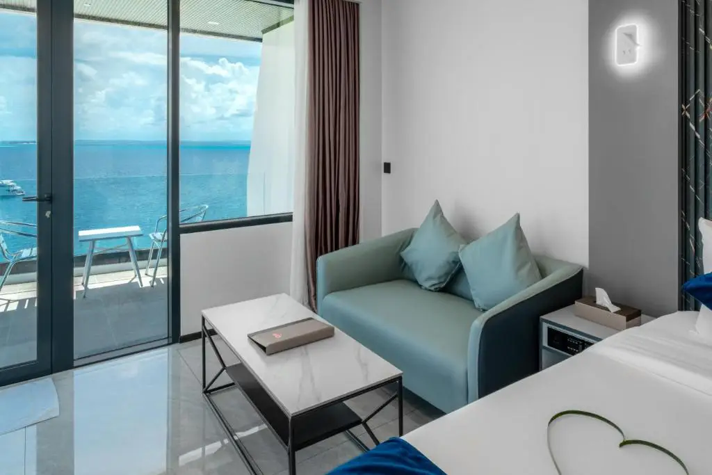 iCom Blue Sea View — Premium Deluxe Honeymoon Suite with Jacuzzi