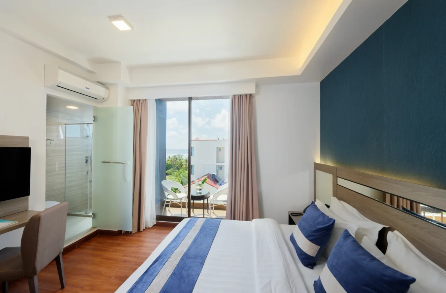 Arena Beach Hotel — Deluxe Double Room with Balcony & Island View