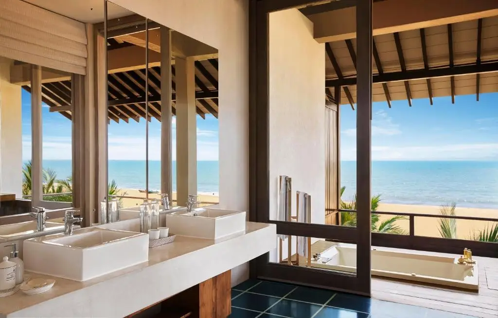 Jetwing Blue — Suite with Sea View