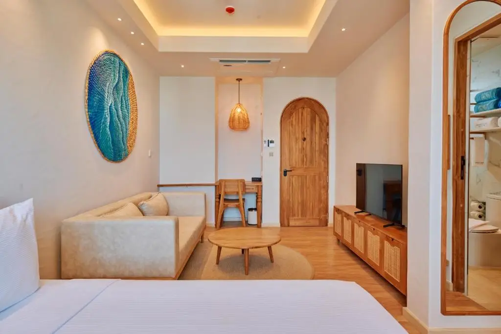 Stone Hotels Dhiffushi — Deluxe Family Room