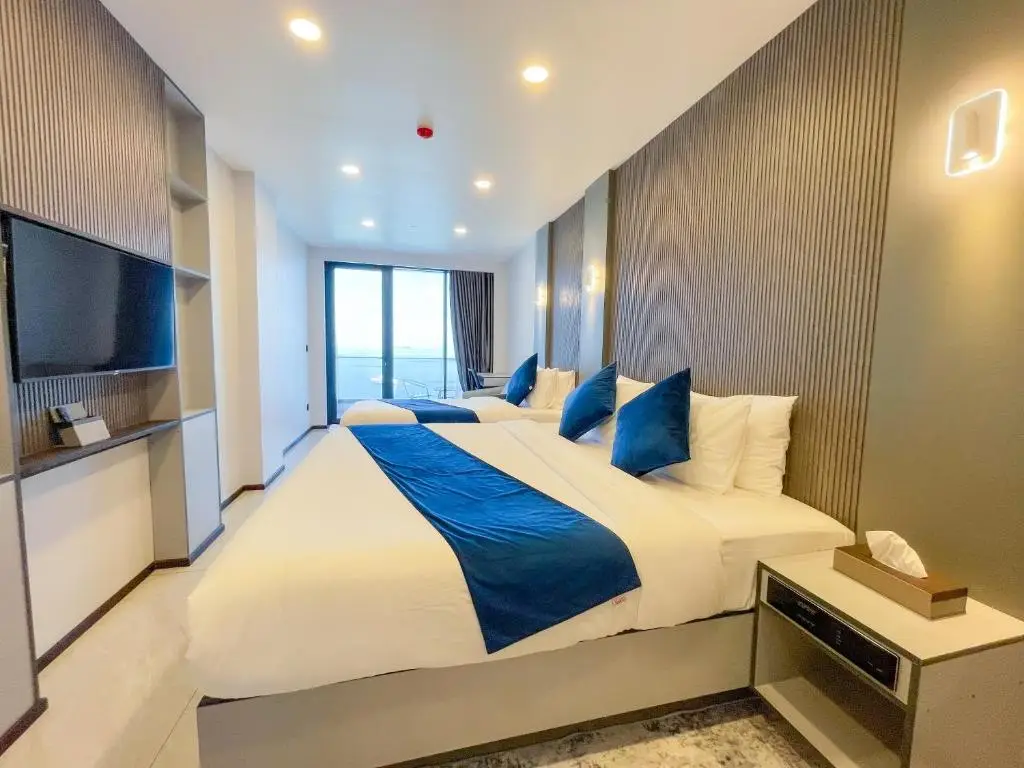 iCom Blue Sea View — Deluxe Family Room with Balcony & Sea View