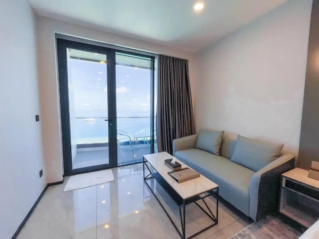 iCom Blue Sea View — Honeymoon Suite with Jacuzzi