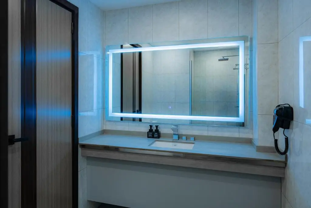 iCom Blue Sea View — Super Deluxe Tripe Room with Balcony & Sea View