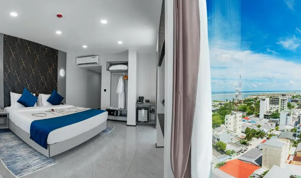 iCom Blue Sea View — Premium Deluxe Honeymoon Suite with Jacuzzi