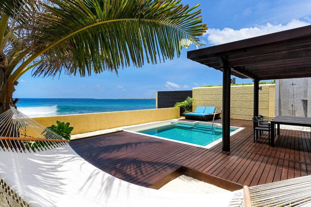 Sheraton Maldives Full Moon Resort & Spa — photo 1