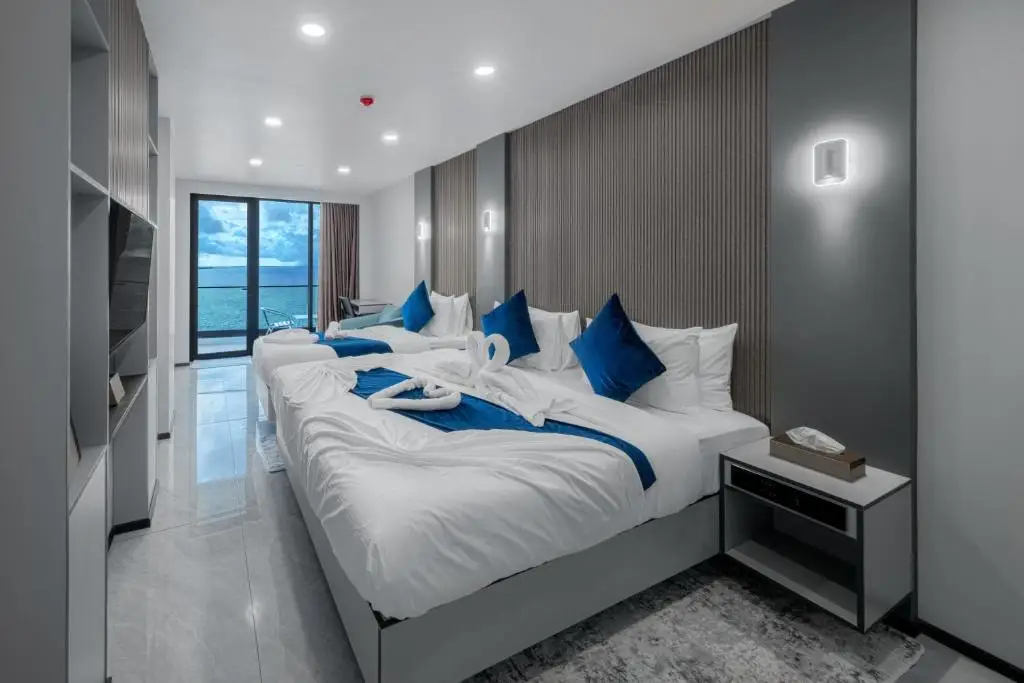 iCom Blue Sea View — Deluxe Triple Room with Balcony & Sea View