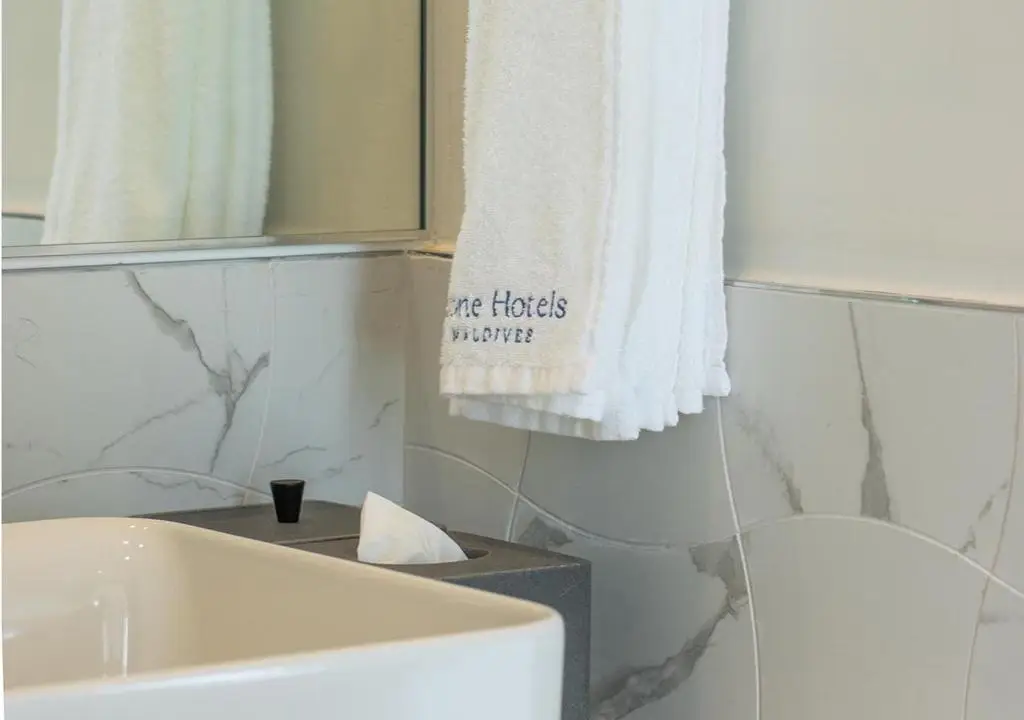 Stone Hotels Dhiffushi — Deluxe Sea View Room