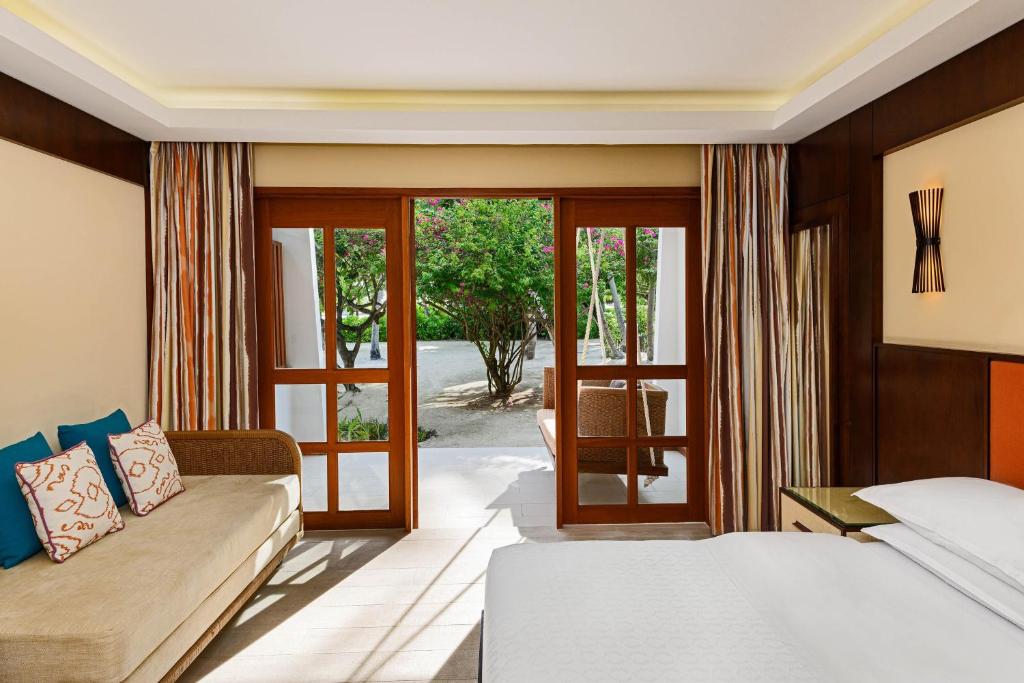 Sheraton Maldives Full Moon Resort & Spa — Deluxe Room