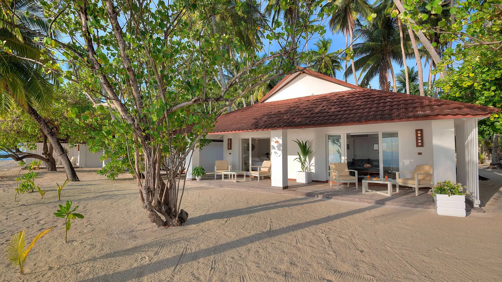 Diamonds Thudufushi Maldives Resort & Spa — Beach Suite