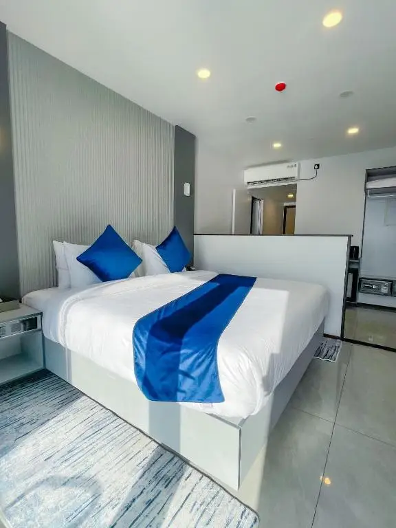 iCom Blue Sea View — Deluxe Family Room with Balcony & Sea View
