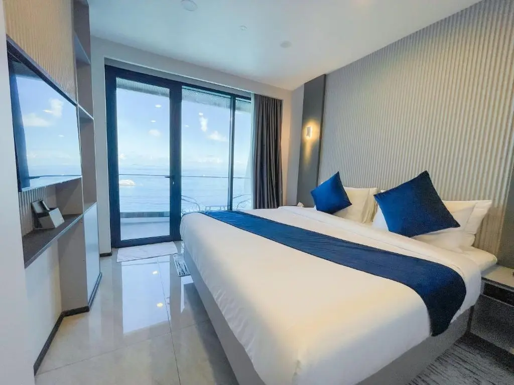 iCom Blue Sea View — Deluxe Double Room with Balcony & Sea View