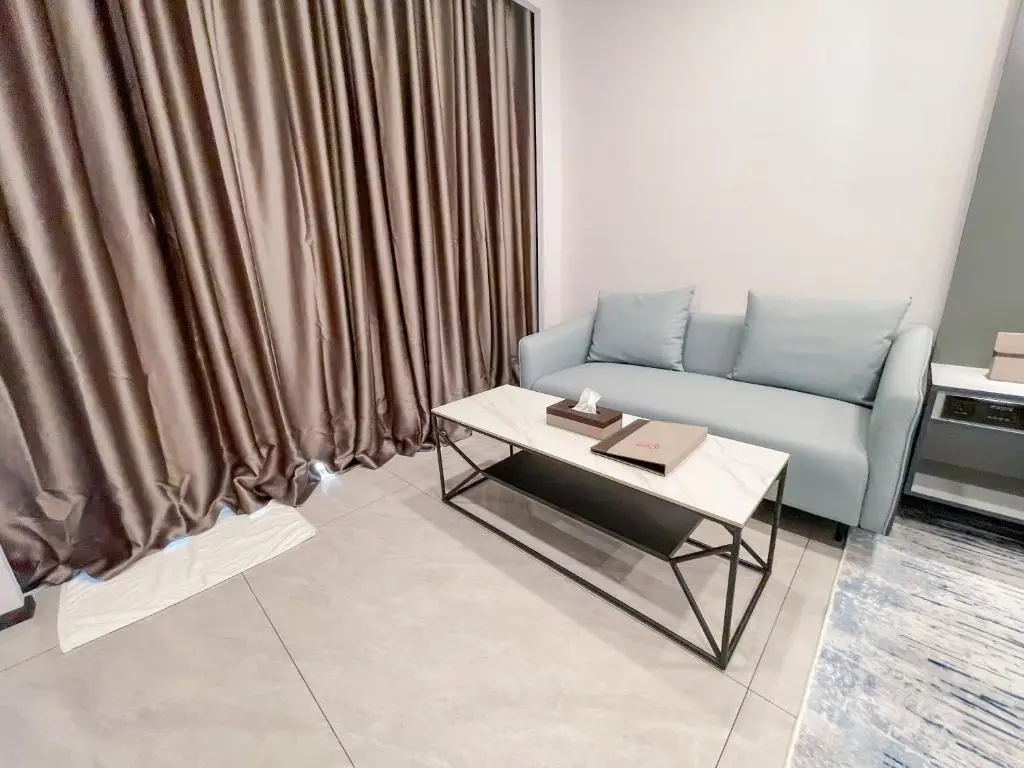 iCom Blue Sea View — Premium Deluxe Honeymoon Suite with Jacuzzi