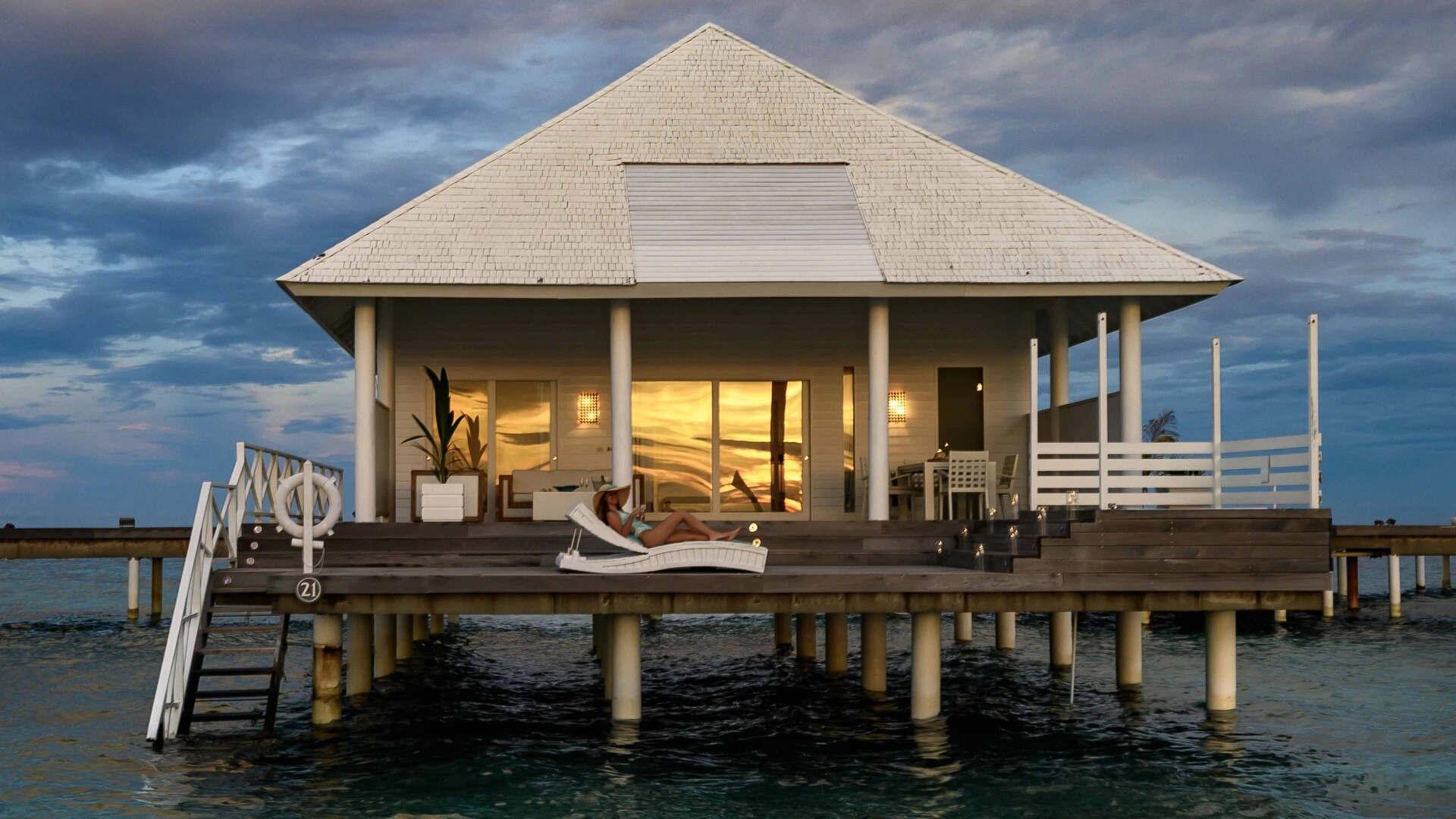 Diamonds Thudufushi Maldives Resort & Spa — Jacuzzi Water Villa
