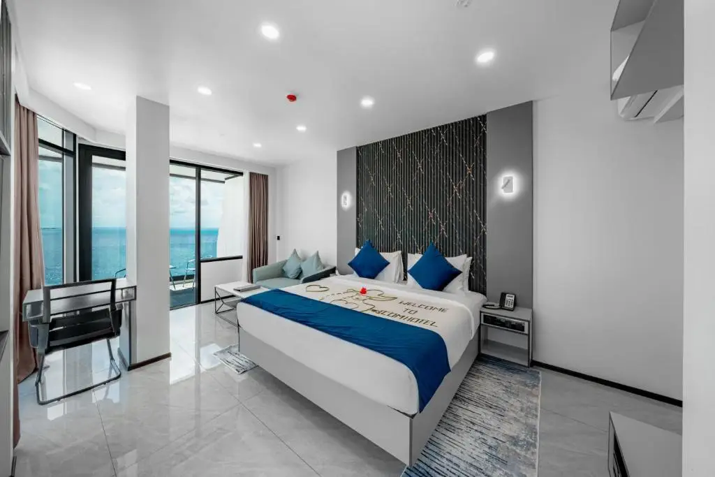 iCom Blue Sea View — Premium Deluxe Honeymoon Suite with Jacuzzi
