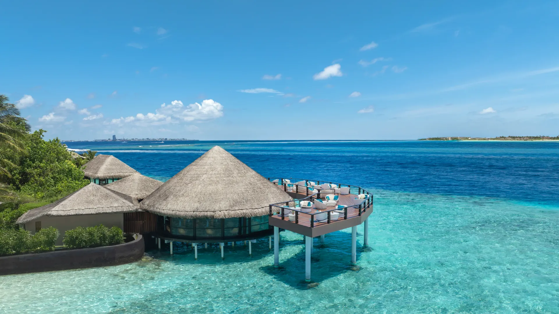 Seaplane transfer to resort