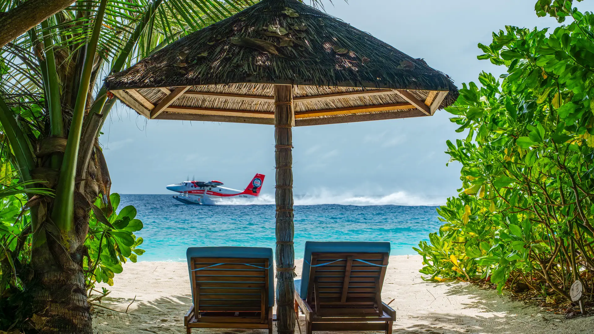Seaplane transfer to resort