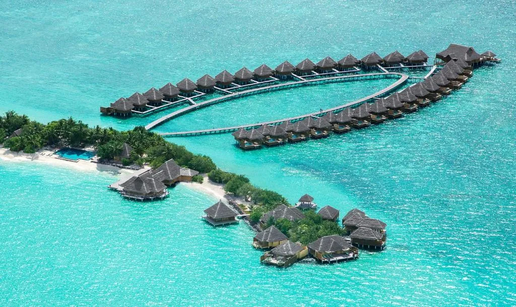 Seaplane transfer to resort