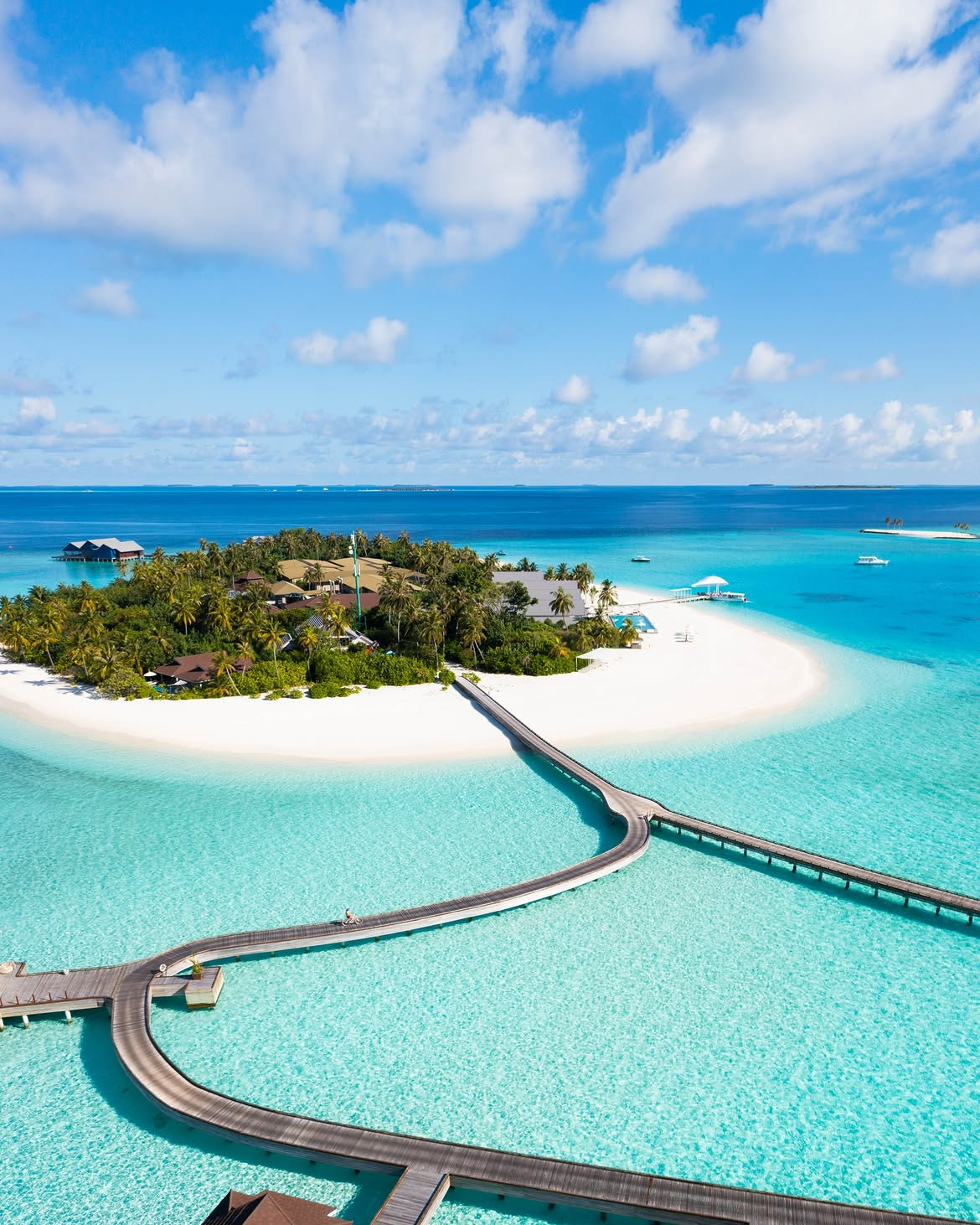 Seaplane transfer to resort