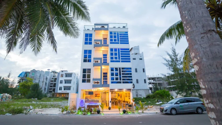 The White Harp Beach Hotel